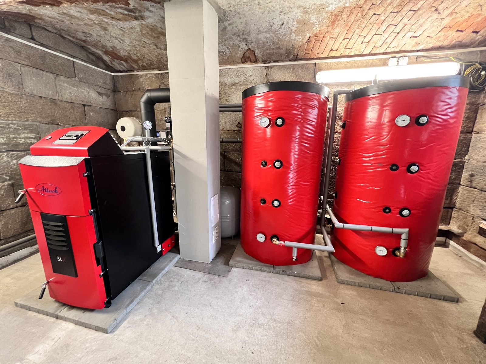 Zplyňovací kotel na dřevo 25 kW, Lázně Bělohrad (3)