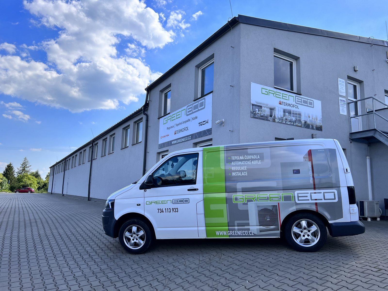 Budova a servisní dodávka Green Eco s.r.o. v Jičíně