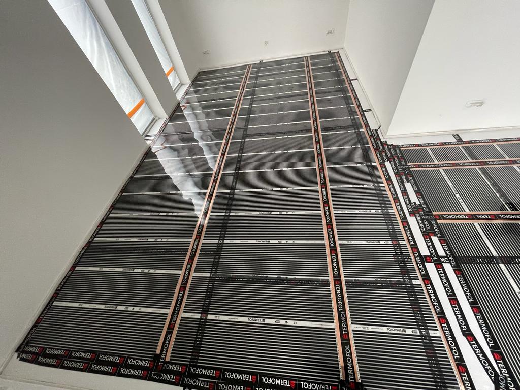 Detail elektrického podlahového vytápění Termofol, Jičín