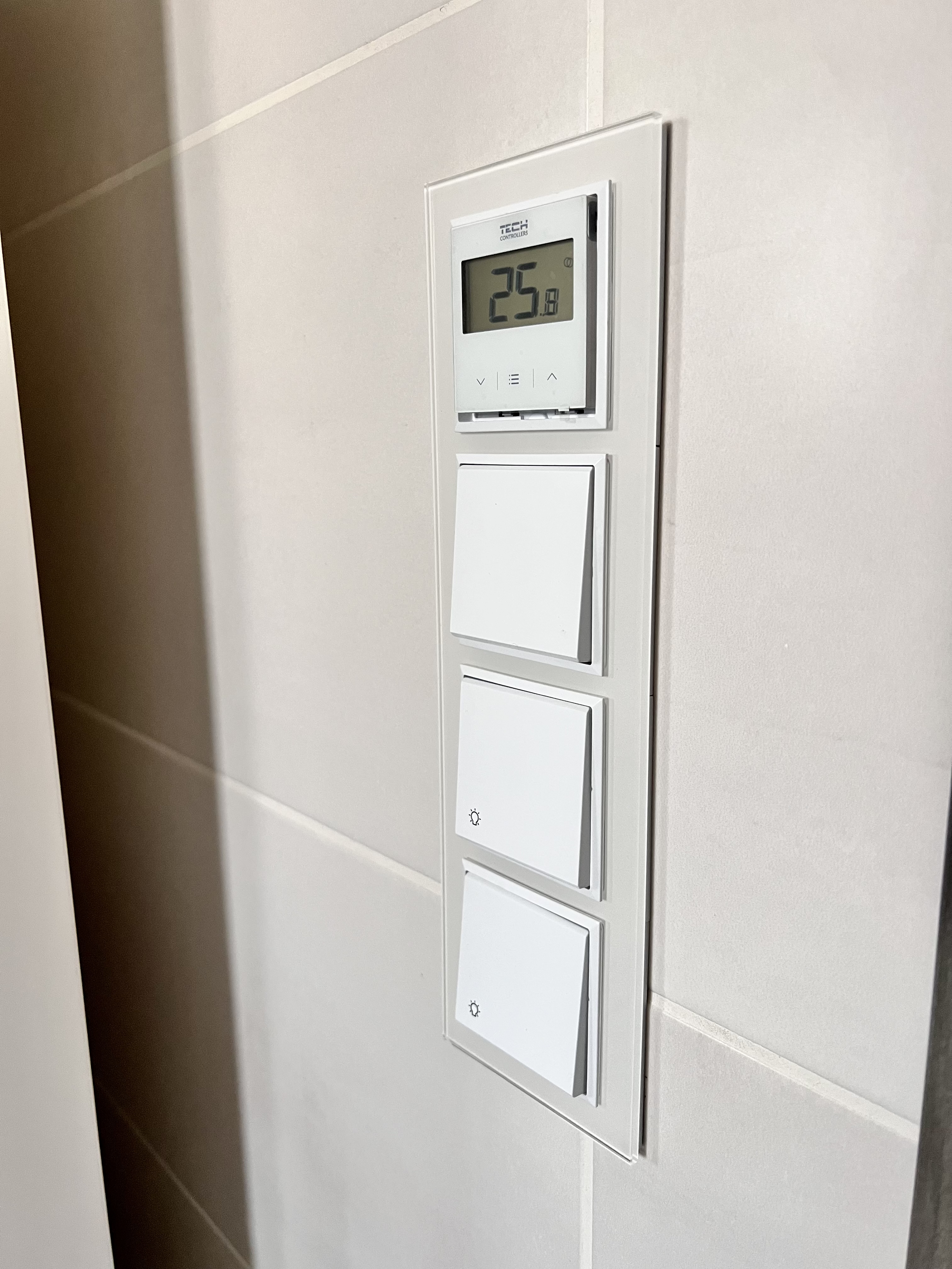 TECH Sinum — pokojový termostat pro podlahovku — Praha