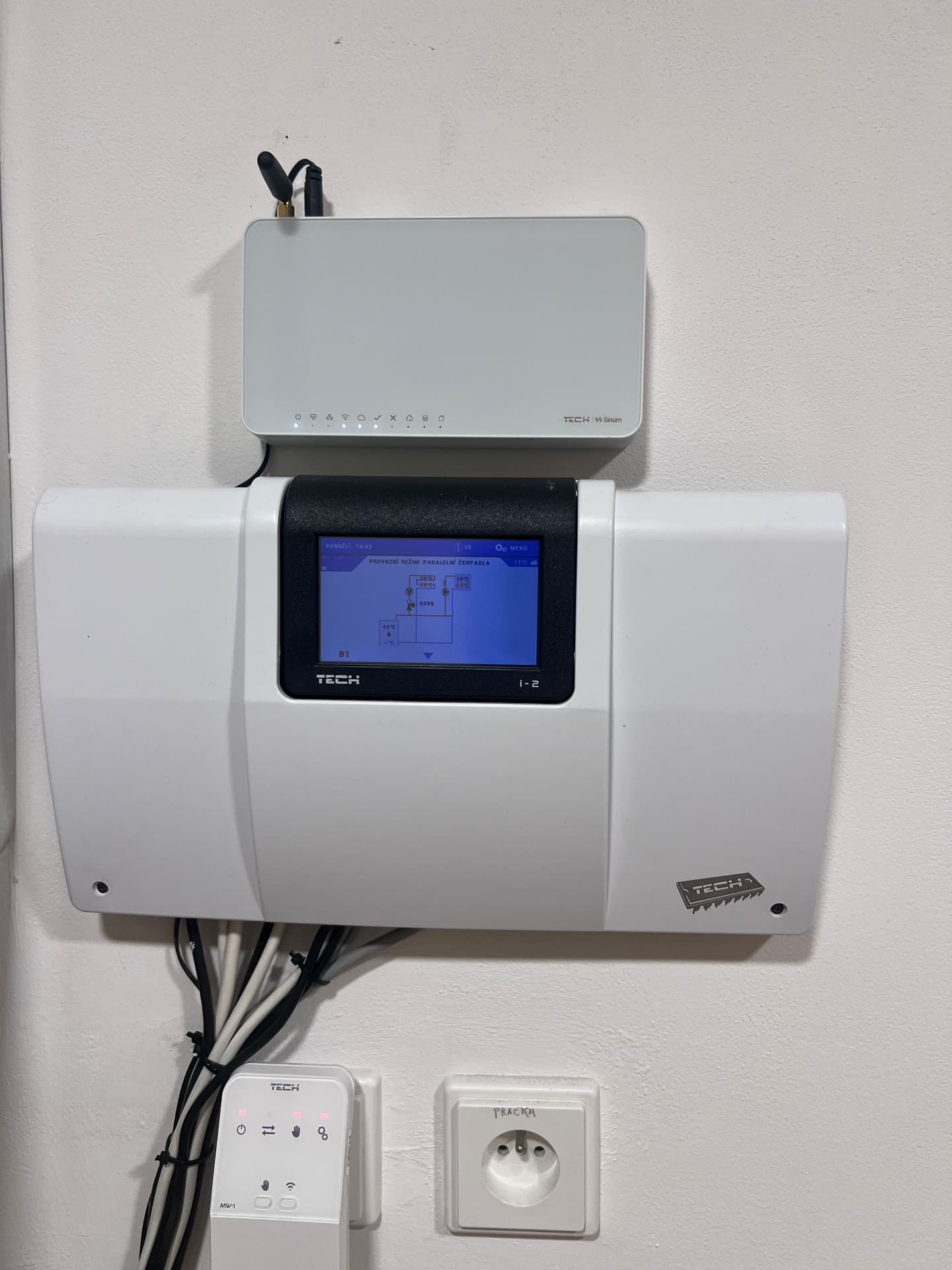 Řídicí jednotka TECH SINUM a regulátor TECH — realizace GreenEco, Jičín