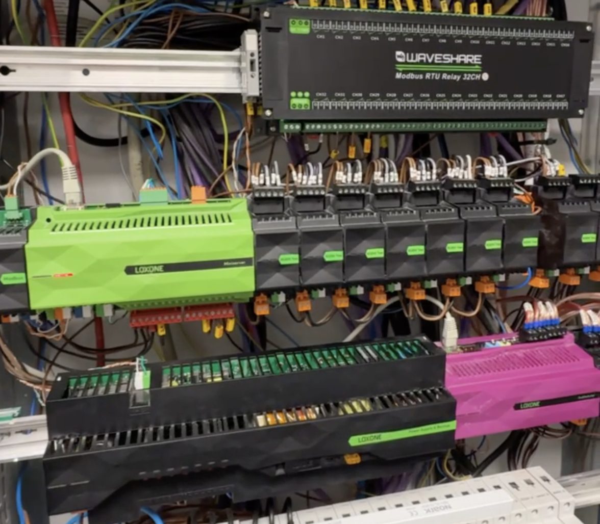 Rozvaděč Loxone — Miniserver a Audioserver, Jičín