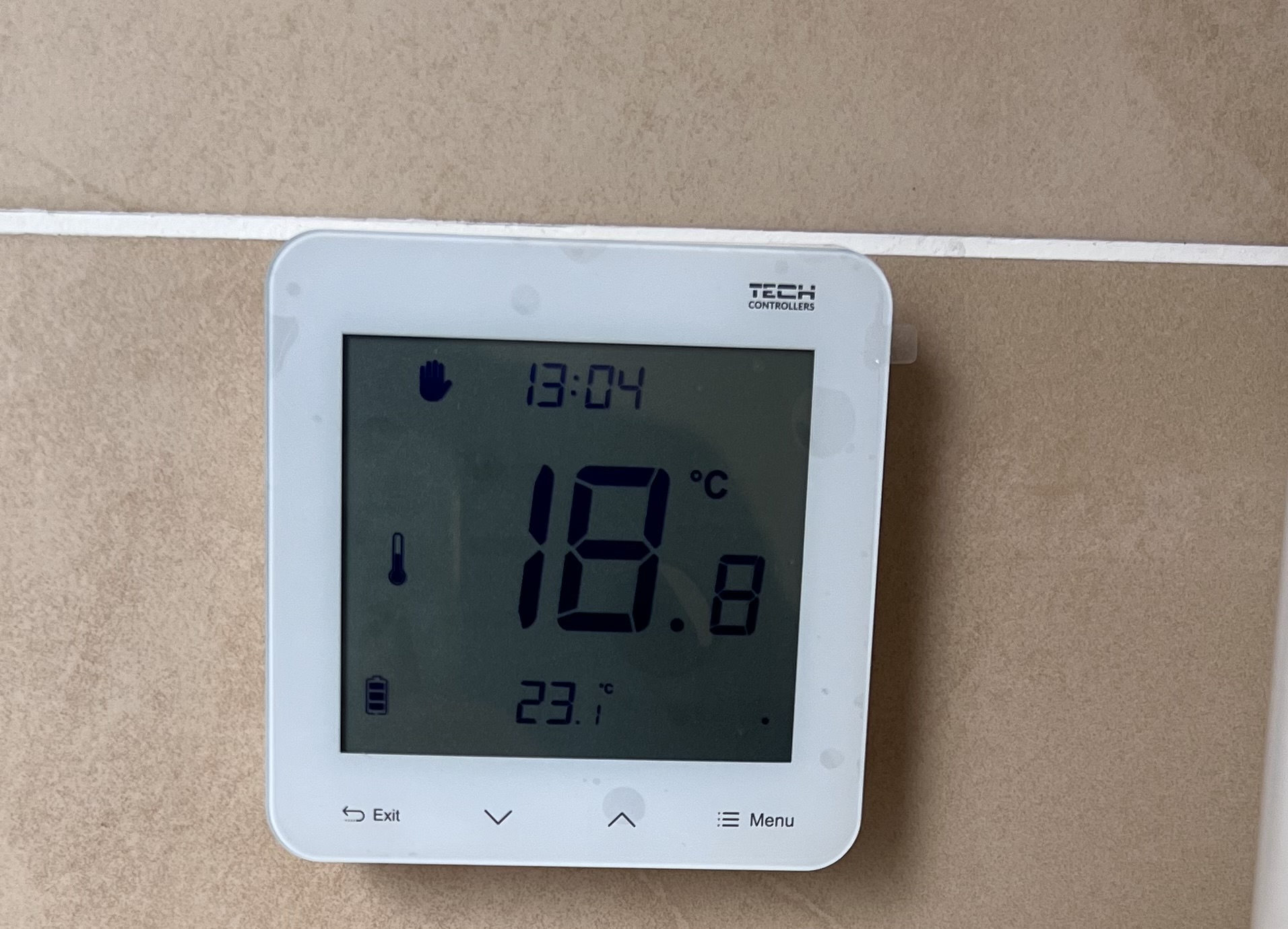 Pokojový termostat TECH — regulace vytápění, realizace GreenEco, Jičín