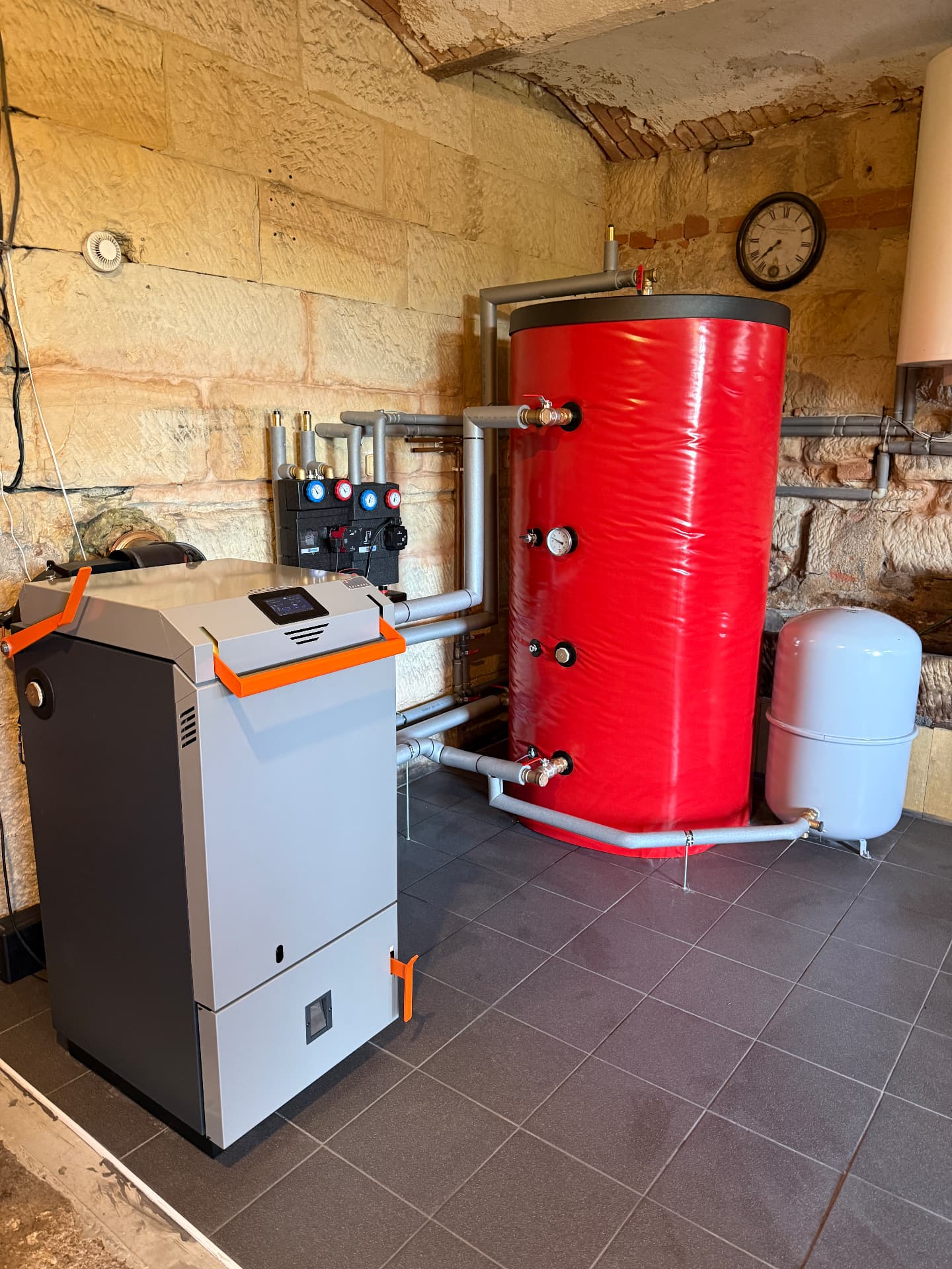 Kotel na dřevo Blaze Harmony Praktik 25 kW s akumulační nádrží a expanzní nádobou