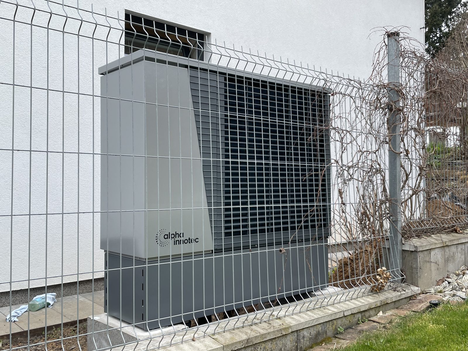 Tepelné čerpadlo Alpha Innotec Hybrox 5 — venkovní jednotka, Kouřim