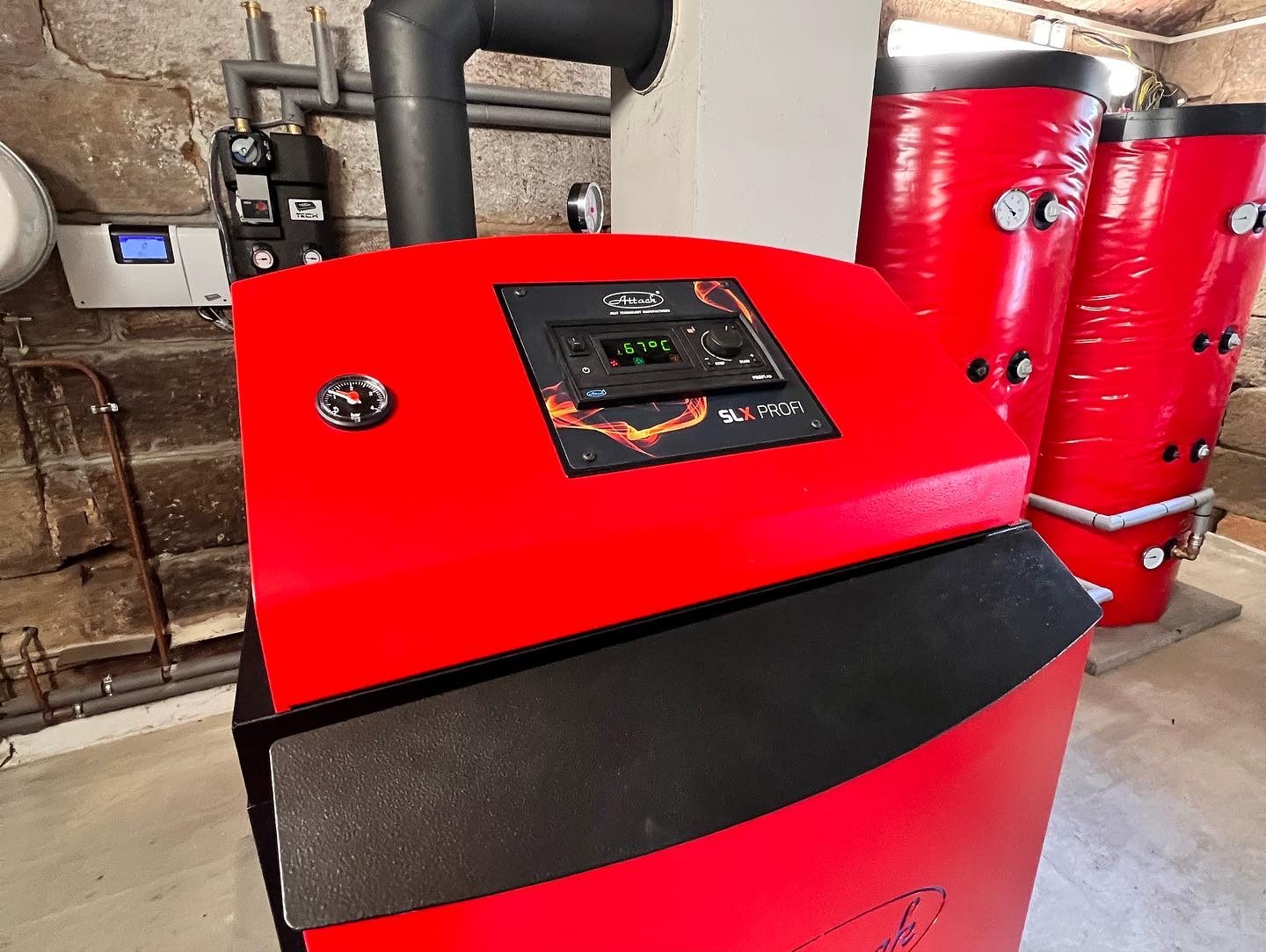 Zplyňovací kotel na dřevo 25 kW s akumulací, Lázně Bělohrad (4)